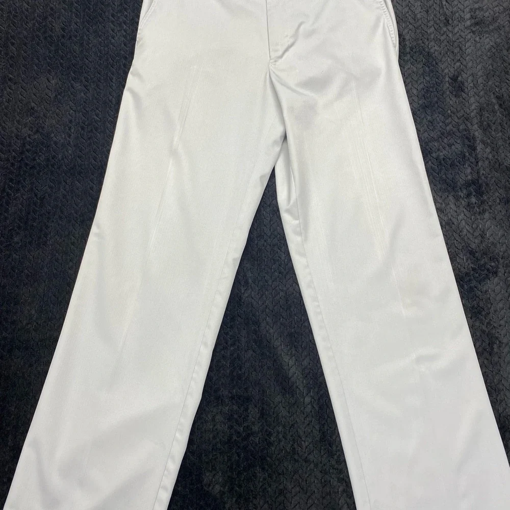 Izod Golf Pants Men’s 33W 32L Cream Color LIGHTWEIGHT GOLF CASUAL
